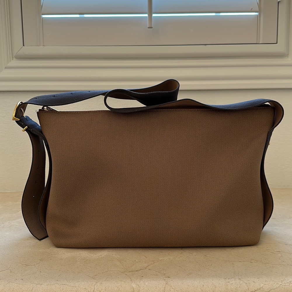 Cuyana Sling Bag in Cappuccino